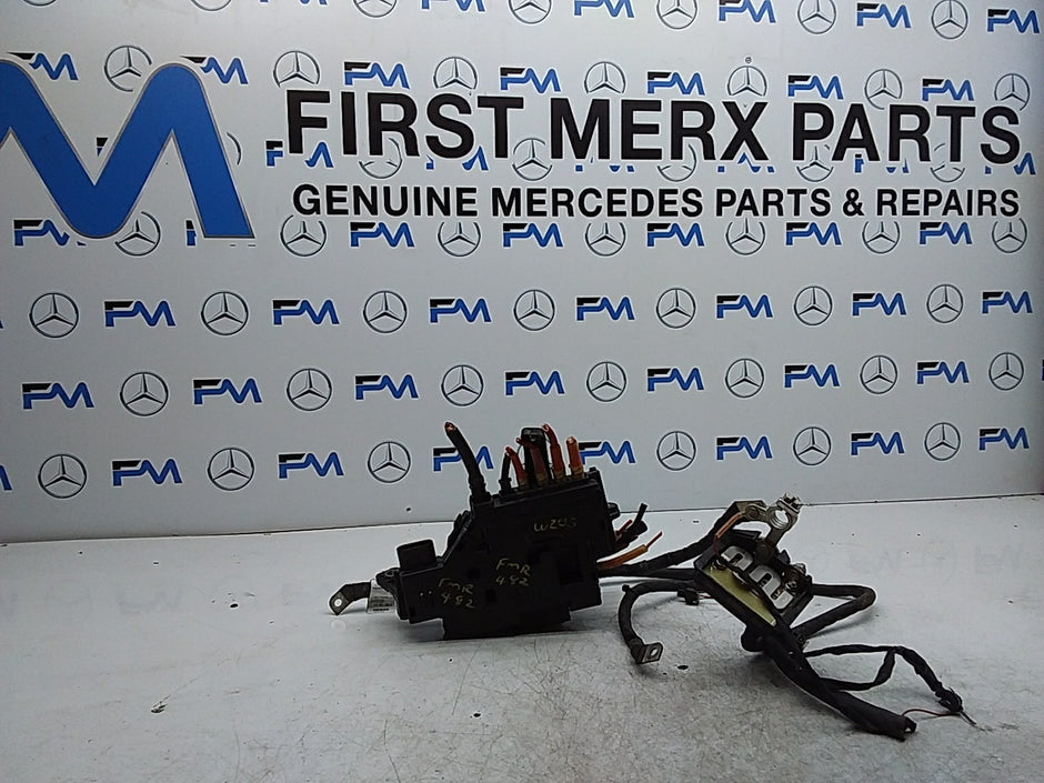 MERCEDES BENZ  C-CLASS W205  FUSE BOX RELAY BOX A2055405126 FMR482