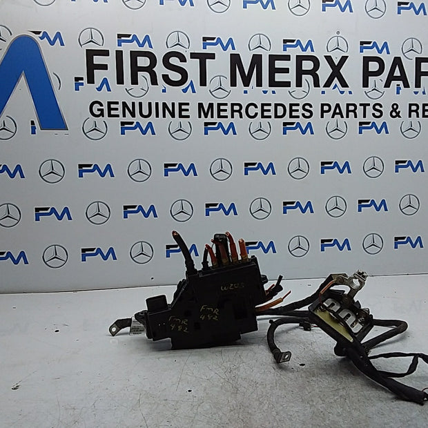 MERCEDES BENZ  C-CLASS W205  FUSE BOX RELAY BOX A2055405126 FMR482