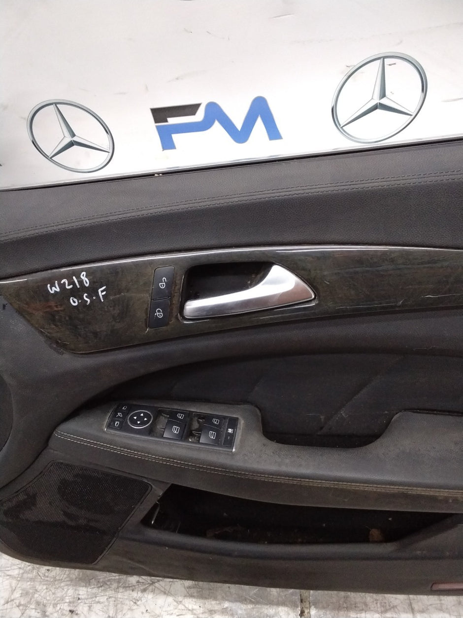 MERCEDES BENZ CLS W218  DRIVER FRONT DOOR OSF WHITE 2011-18 FMD539