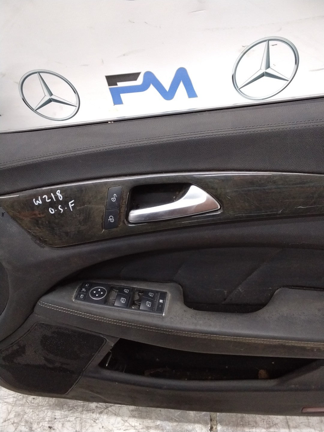 MERCEDES BENZ CLS W218  DRIVER FRONT DOOR OSF WHITE 2011-18 FMD539