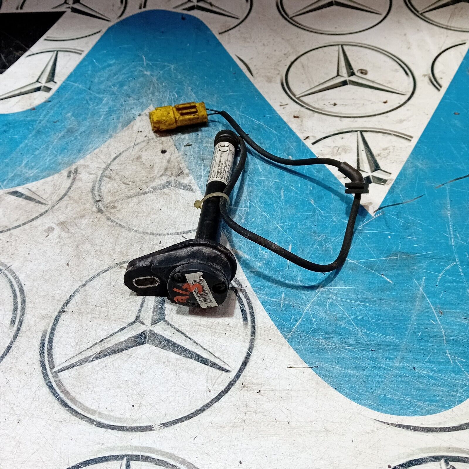 MERCEDES A CLASS W176 BONNET ACTUATOR HINGE 0589-P1-000095