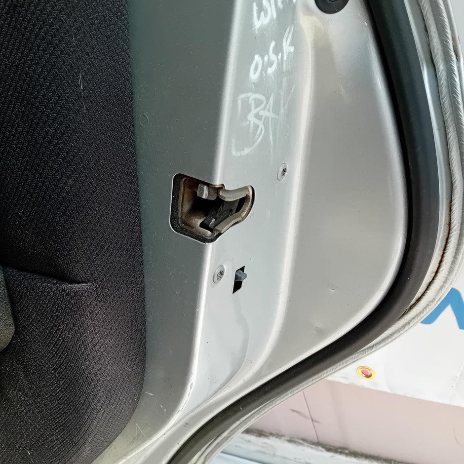 MERCEDES A-CLASS W169 DRIVER REAR DOOR OSR 2004-12 SILVER COMPLETE FMD276