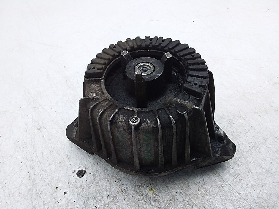 MERCEDES BENZ  E-CLASS  W212  ENGINE MOUNT LEFT NS A2122404117 FMR350