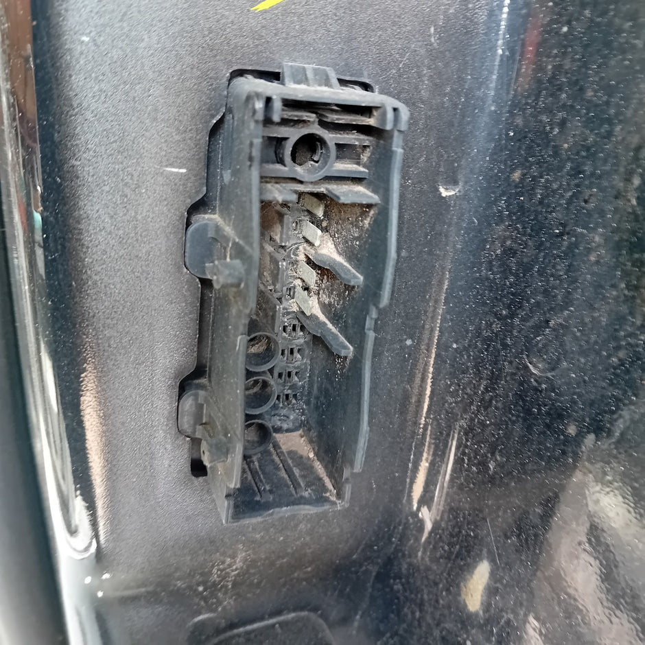 MERCEDES BENZ C-CLASS W205 PASSENGER SIDE FRONT DOOR N/S/F BLACK FMD116