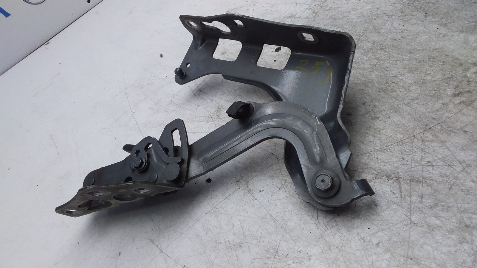 MERCEDES BENZ GLC W253 PASSENGER SIDE BONNET HINGE A2538800128 FMR424