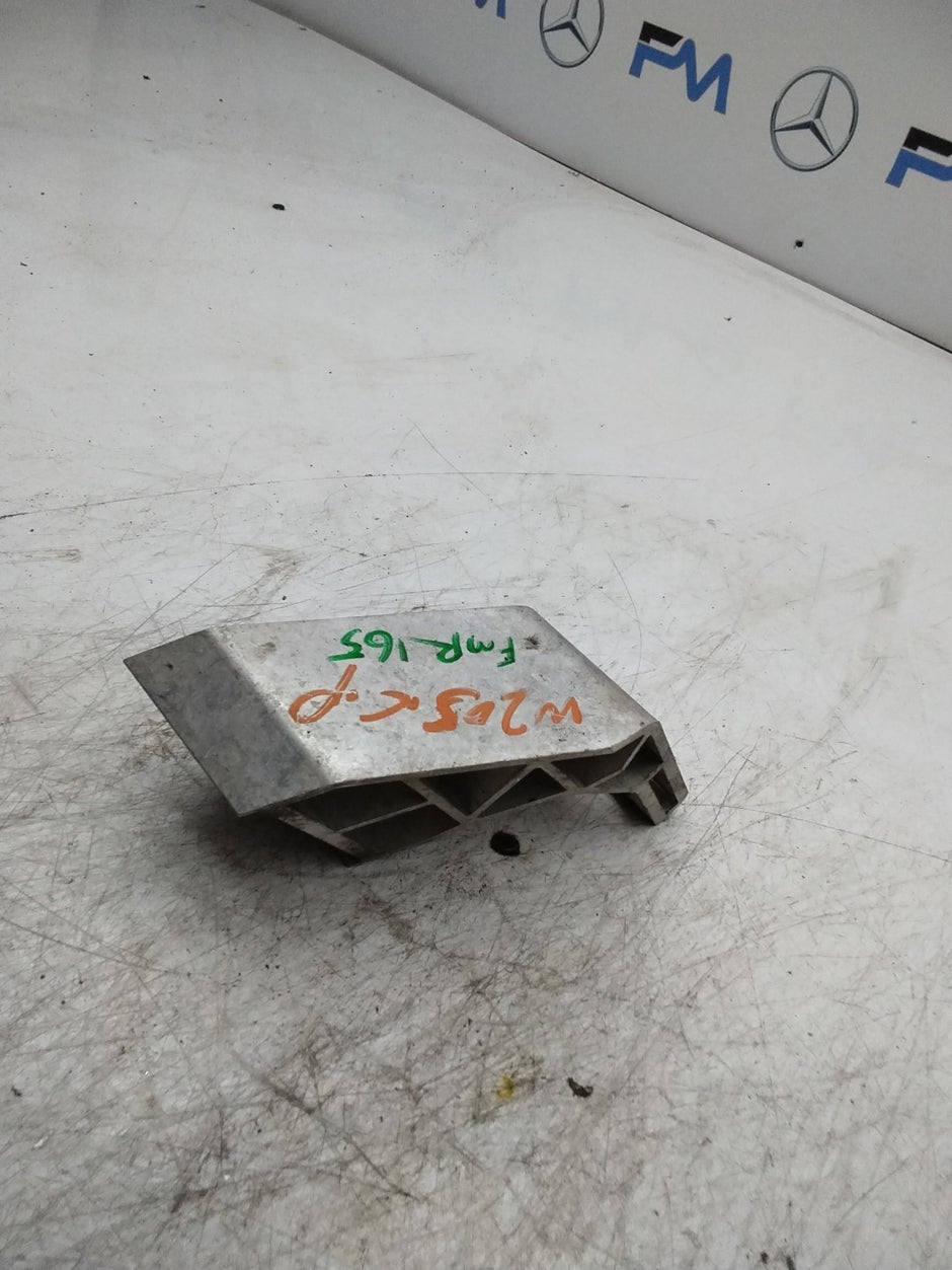 MERCEDES BENZ  C-CLASS W205 RADIATOR SUPPORT BRACKET LEFT FMR165