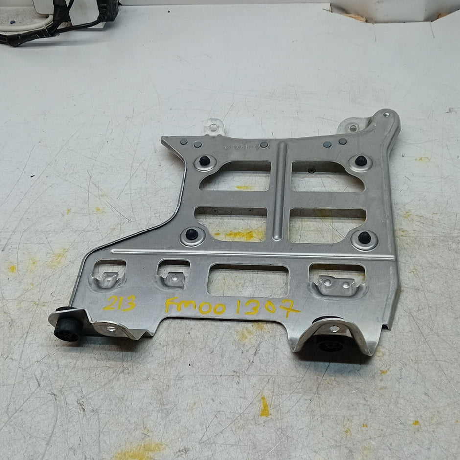 MERCEDES E-CLASS W213 PREMIUM SOUND SYSTEM BRACKET A2135452440 FM001307