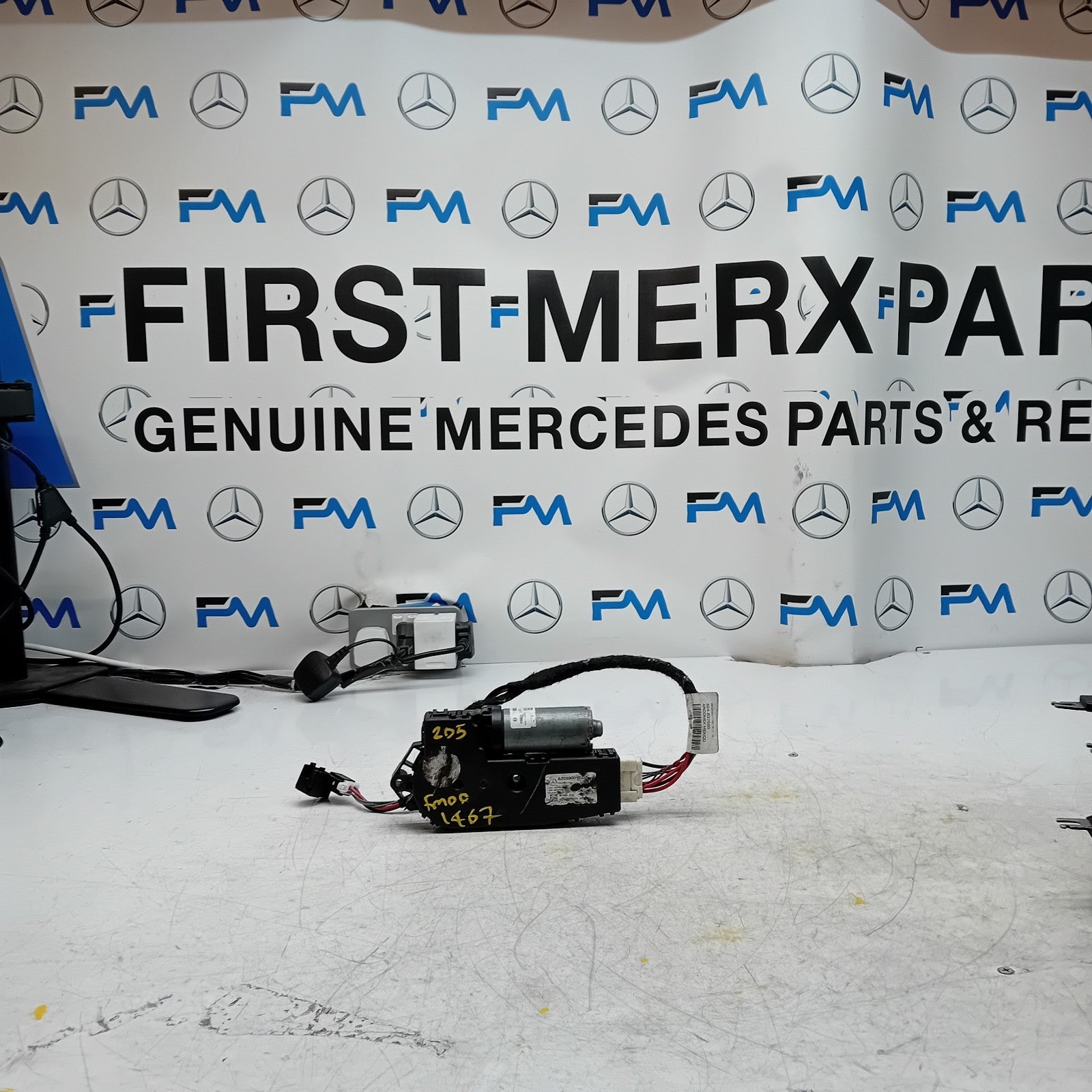 MERCEDES BENZ C-CLASS W205  SUNROOF MOTOR 2014 ON A2059001024  FM001467