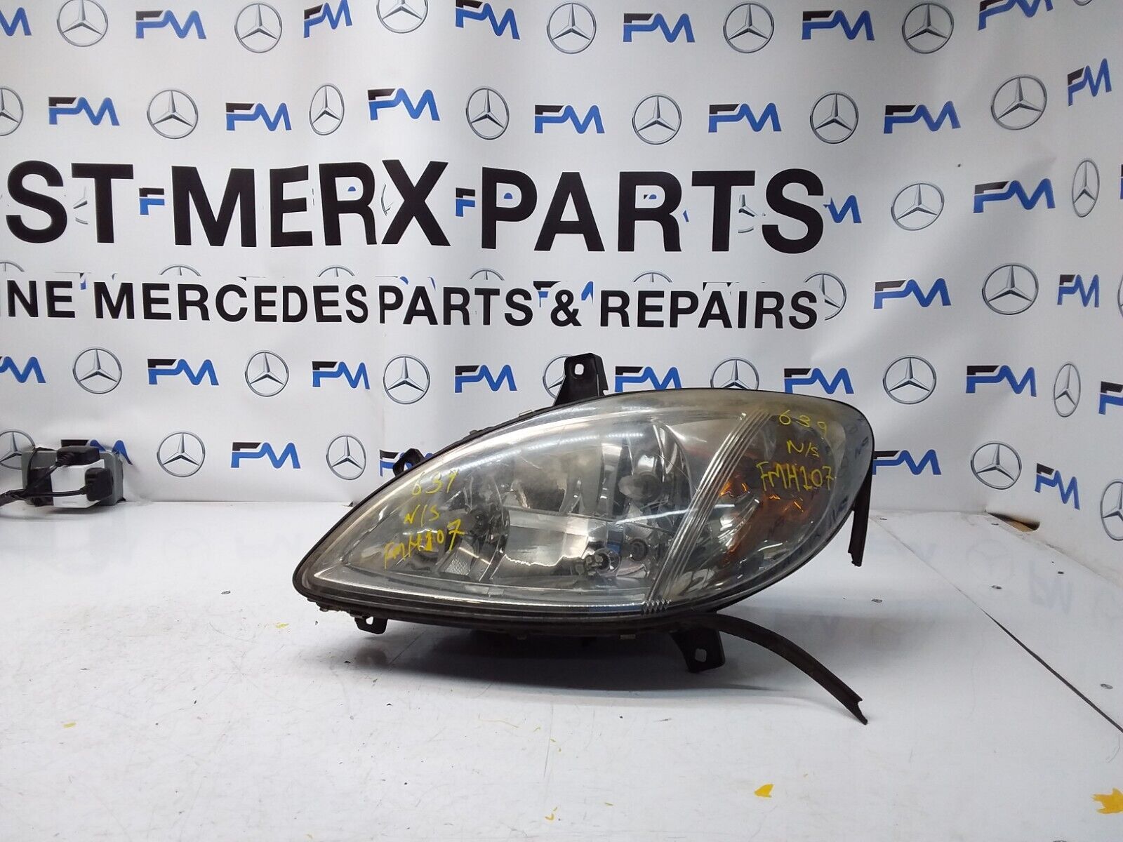 2003 MERCEDES V CLASS Viano W639 HEADLIGHT PASSENGER NS FMH107