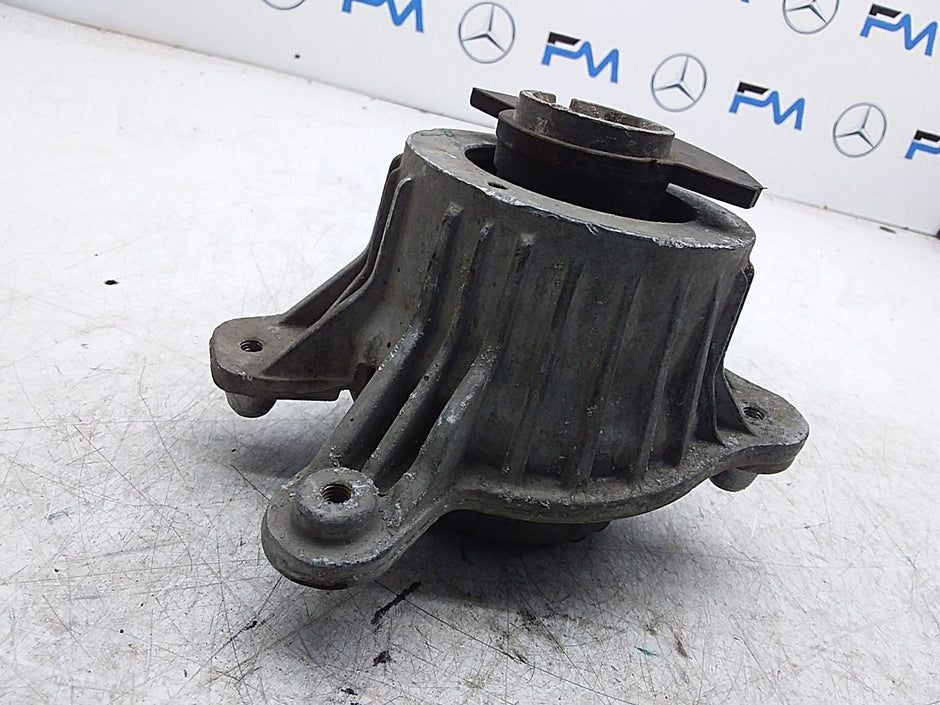 MERCEDES BENZ  E-CLASS  W213  ENGINE MOUNT LEFT NS A2132400500 FMR355