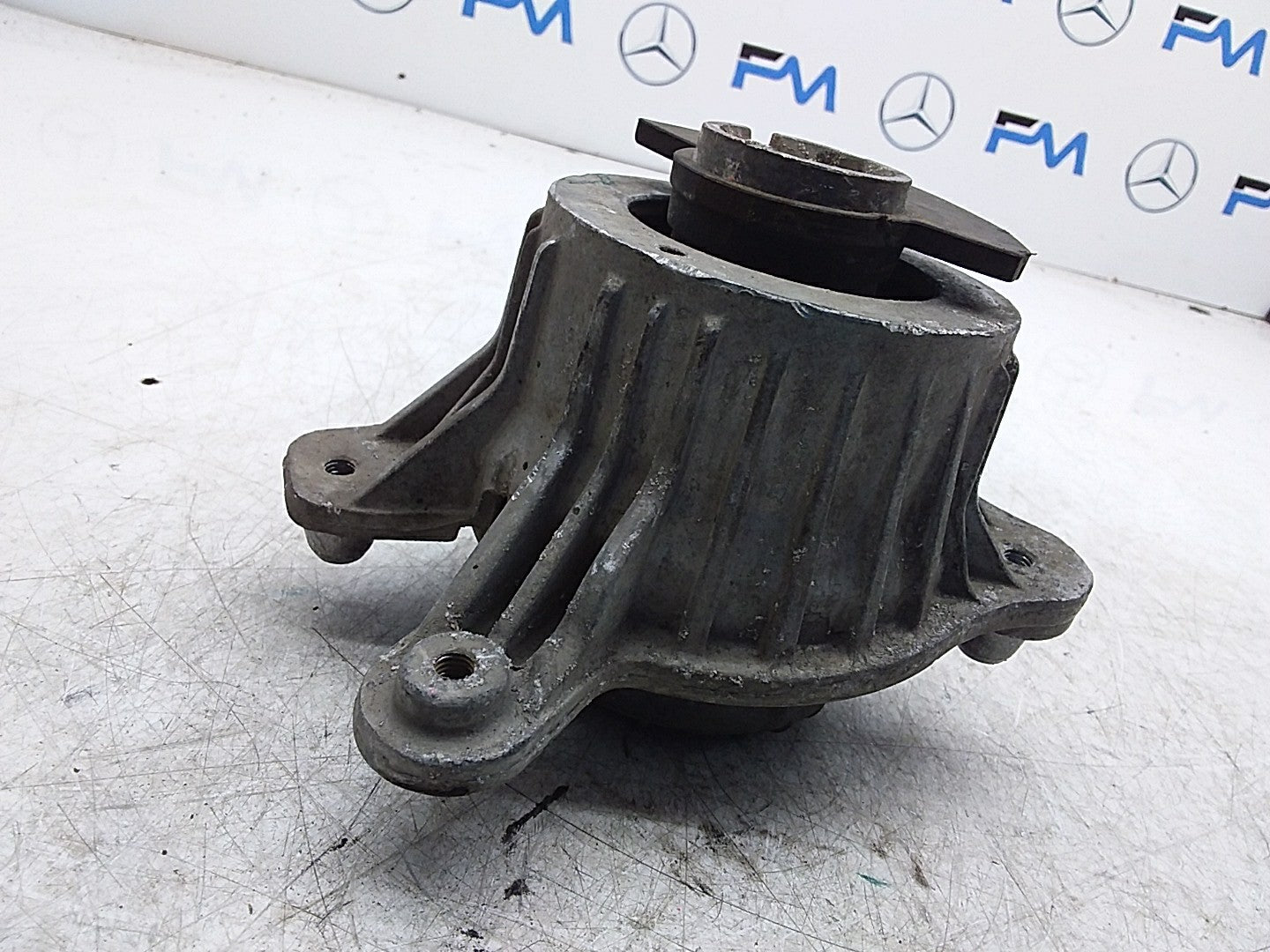 MERCEDES BENZ  E-CLASS  W213  ENGINE MOUNT LEFT NS A2132400500 FMR355