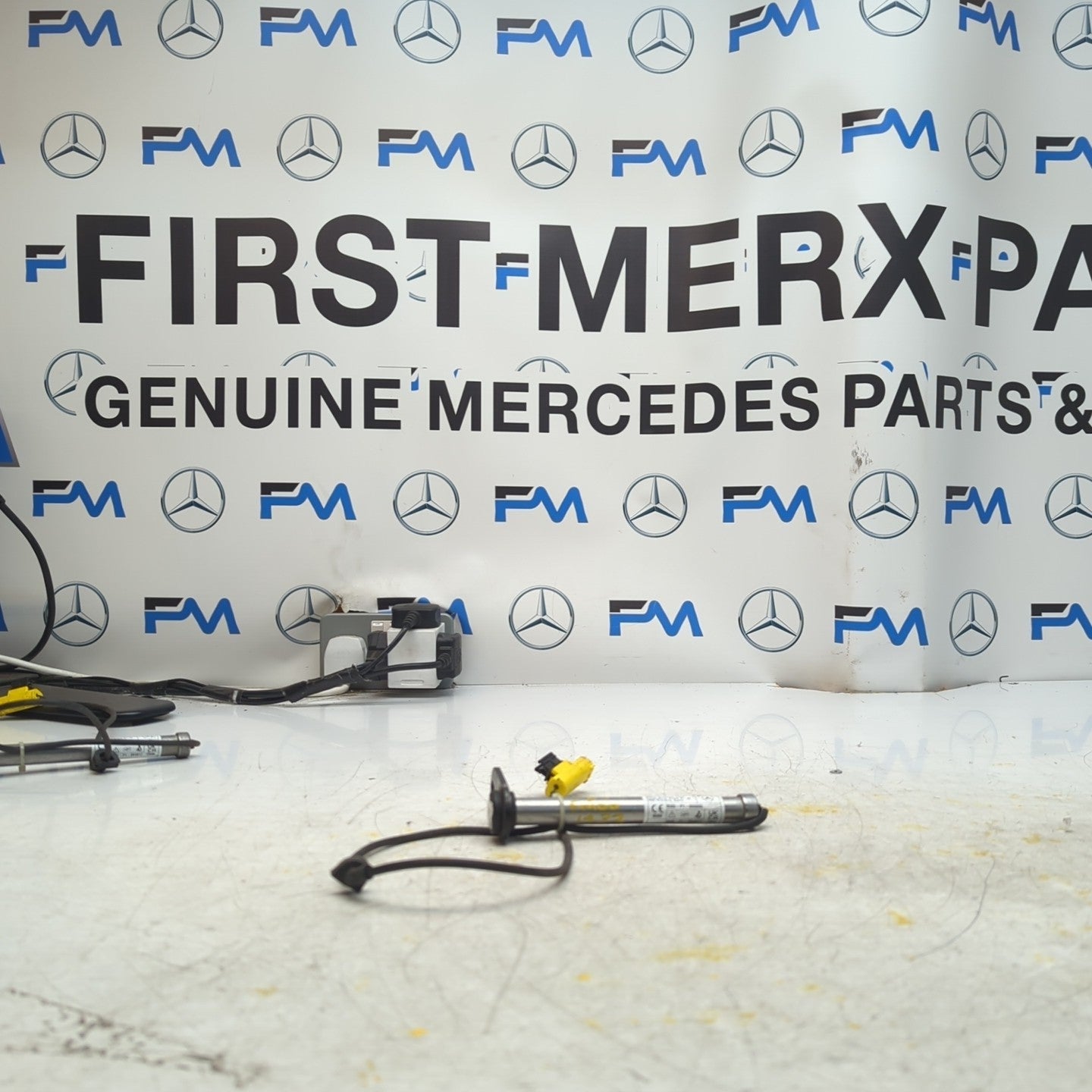 MERCEDES C CLASS W206 BONNET PEDESTRIAN ACTUATOR A2069066800 2017 FM001433