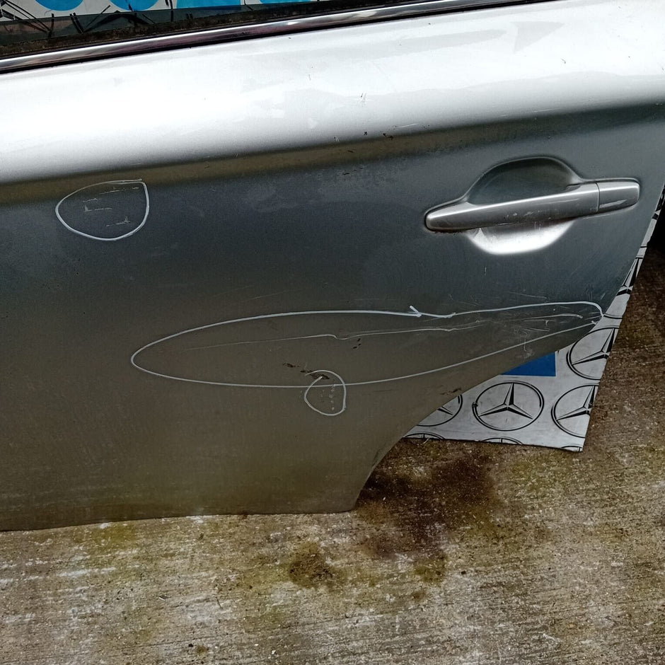 MITSUBISHI OUTLANDER DRIVER SIDE REAR DOOR ( OFF SIDE REAR )