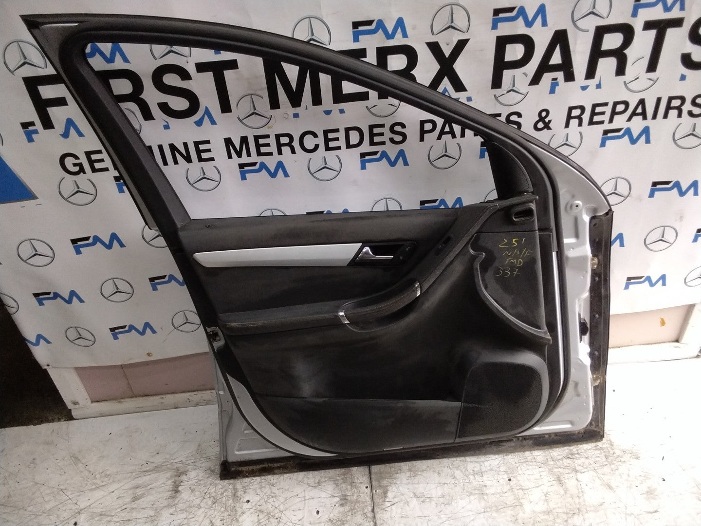 MERCEDES R-CLASS W251 PASSENGER FRONT DOOR NSF SILVER 2005-12 COMPLETE FMD337