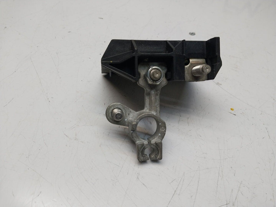 Mercedes W213 W205 W218 W238 W253 Negative Battery Tray Clamp A0009061505FM00247