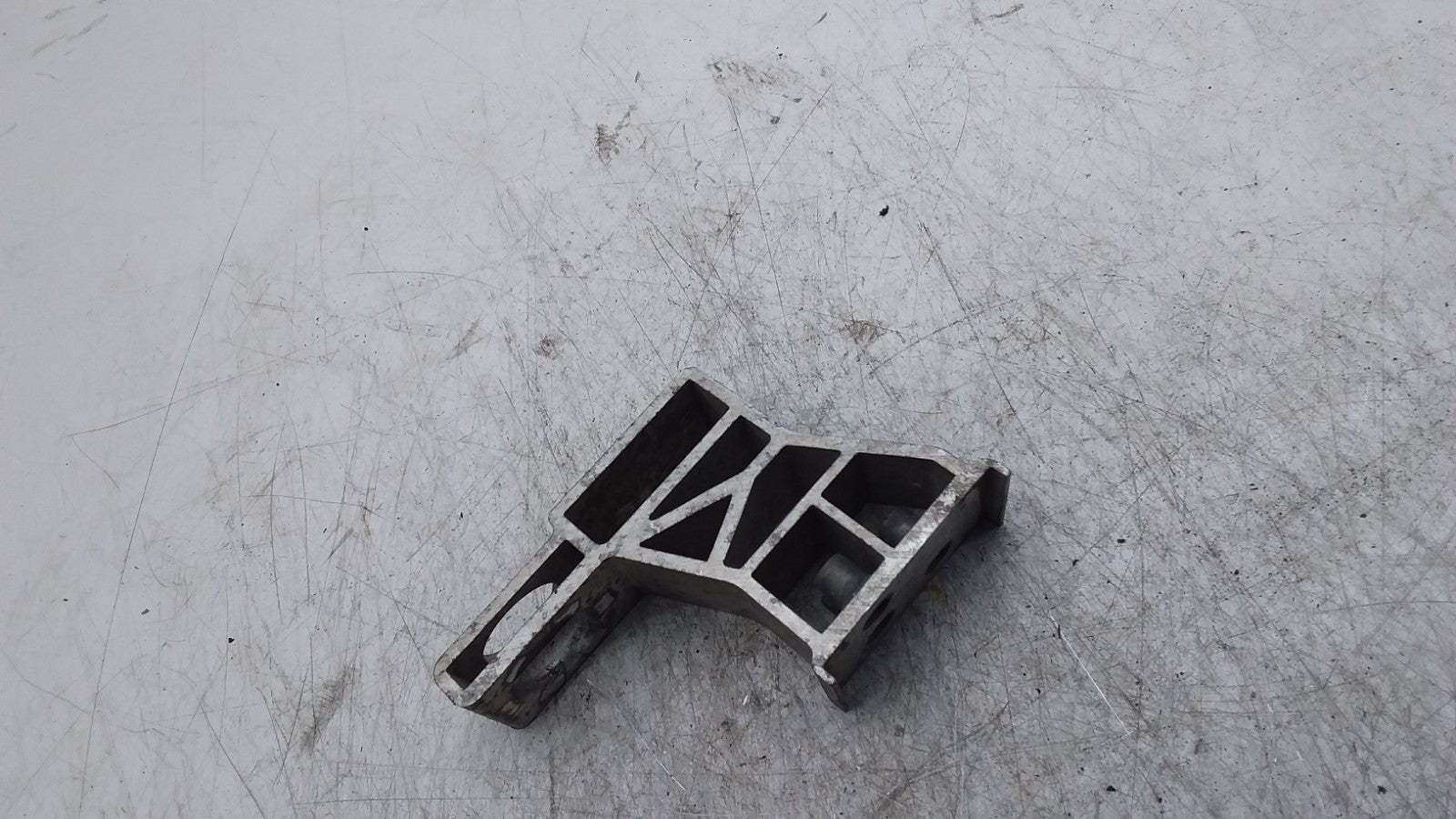 MERCEDES BENZ  E-CLASS W213 RADIATOR MOUNTING BRACKET  FMR405