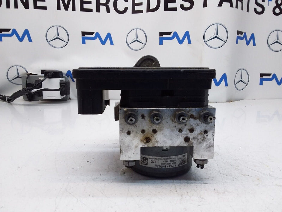 MERCEDES C-CLASS W205 ABS PUMP MODULE CONTROL UNIT A2539011400 FM00428