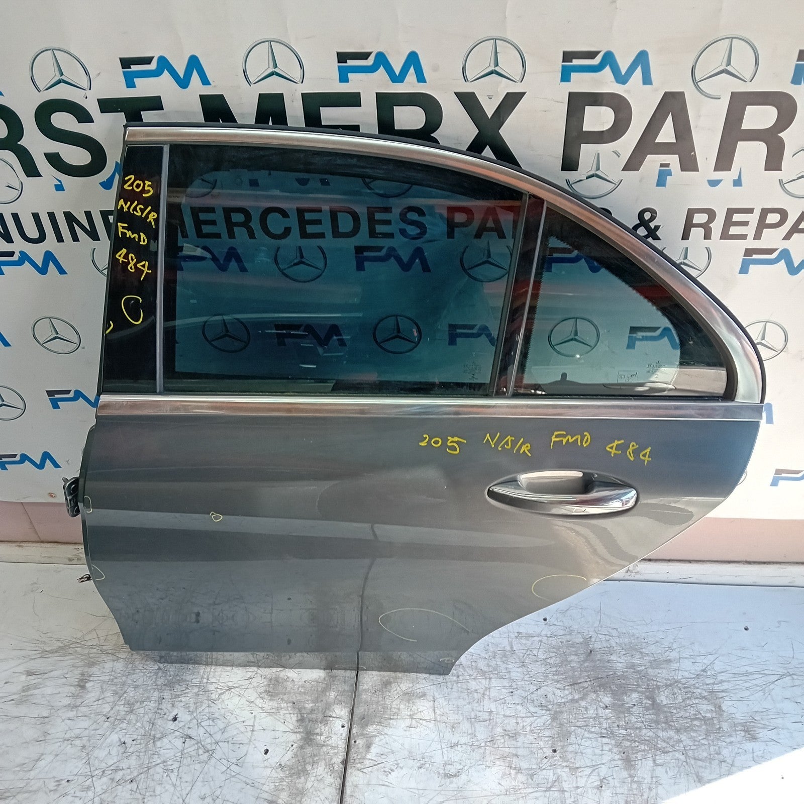 MERCEDES C-CLASS W205 PASSENGER REAR DOOR NSR GREY 2016 COMPLETE FMD484