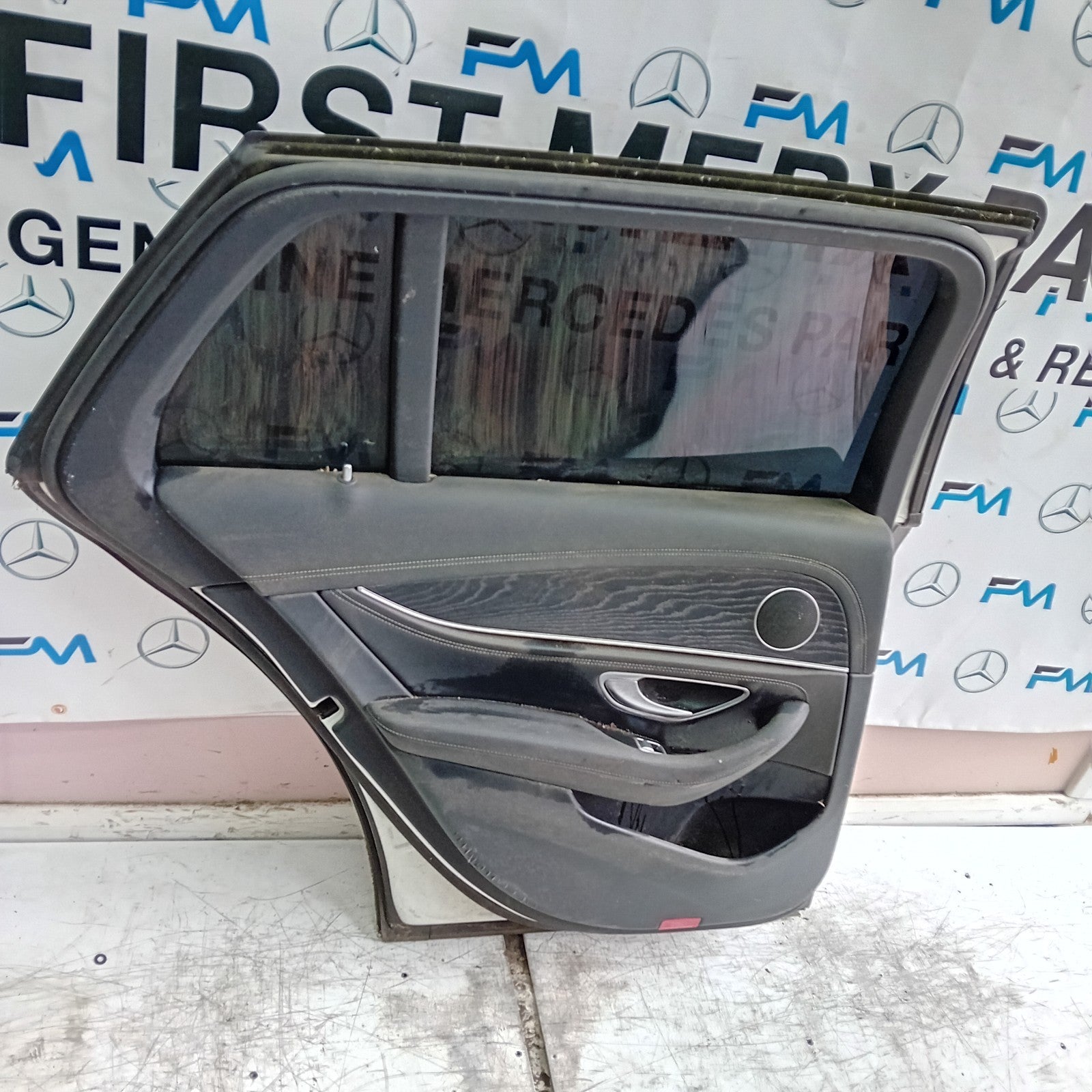 MEECEDS E-CLASS S213 EST PASSENGER REAR DOOR NSR WHITE 2016 ON COMPLETE FMD392