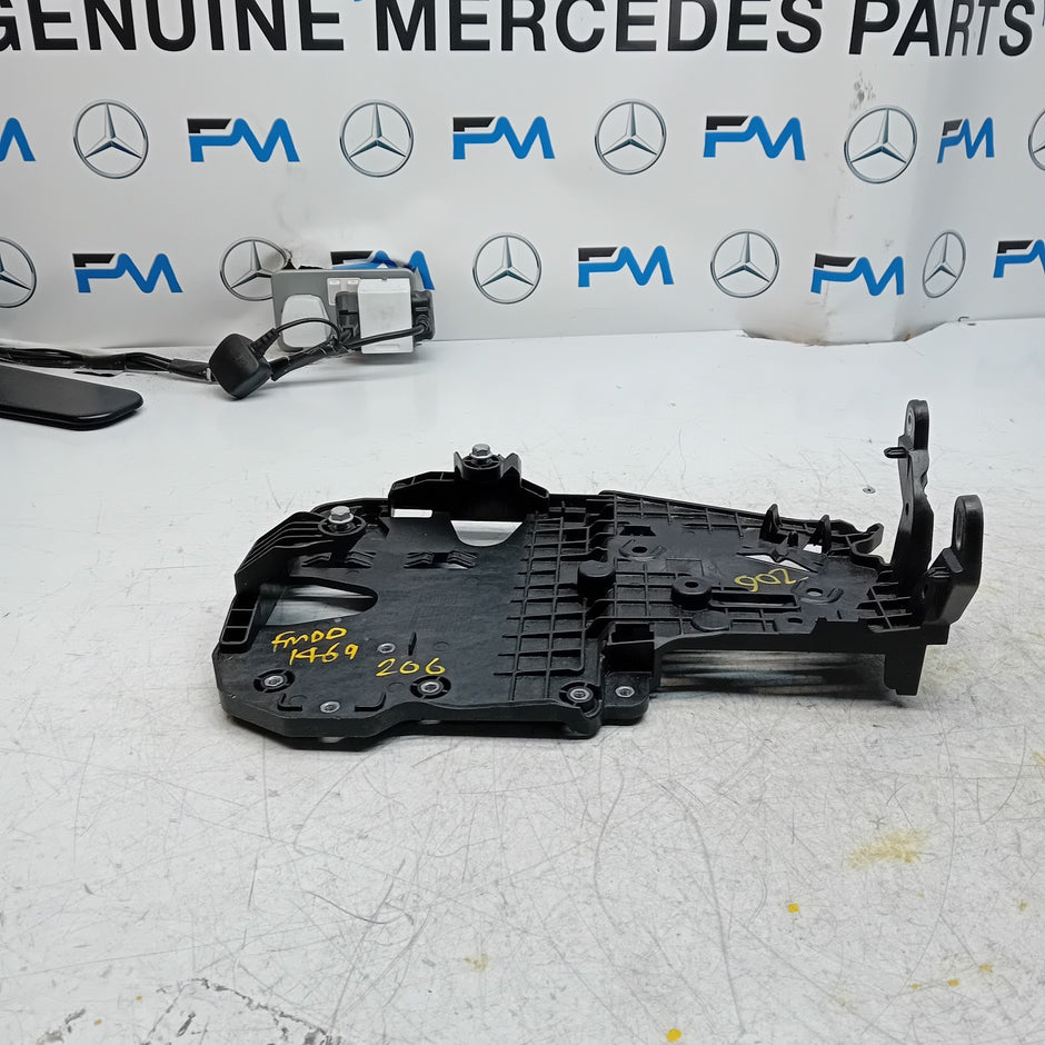 MERCEDES C-CLASS W206 PARKING SENSOR CONTROL UNIT HOLDER A2065451000 FM001469