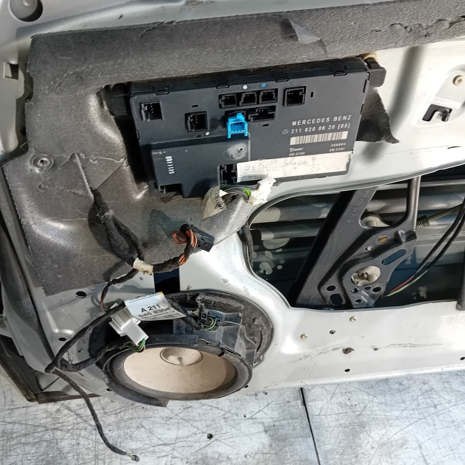 MERCEDES BENZ  E-CLASS W212 DRIVER FRONT DOOR OSF SILVER 2013  FMD483
