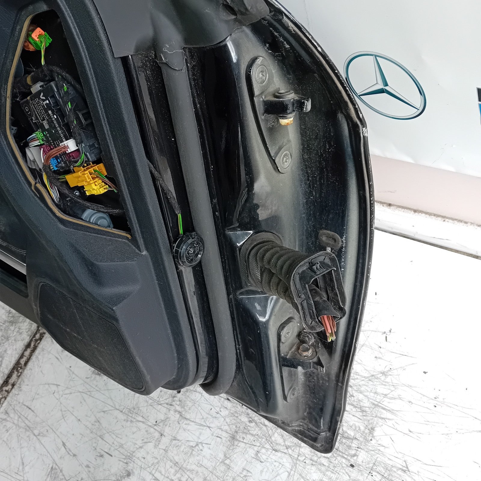 MERCEDES E-CLASS C207 CP PASSENGER FRONT DOOR NSF 2009-16 BLACK COMPLETE FMD404