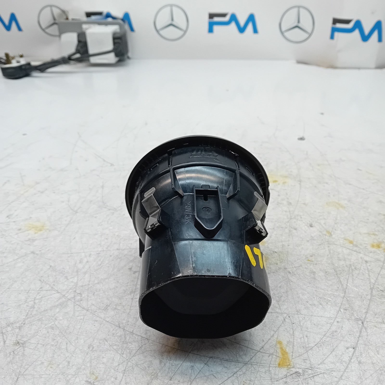 MERCEDES BENZ A-CLASS W176 DASHBOARD AIR VENT 2015 A1768300354 FM001490
