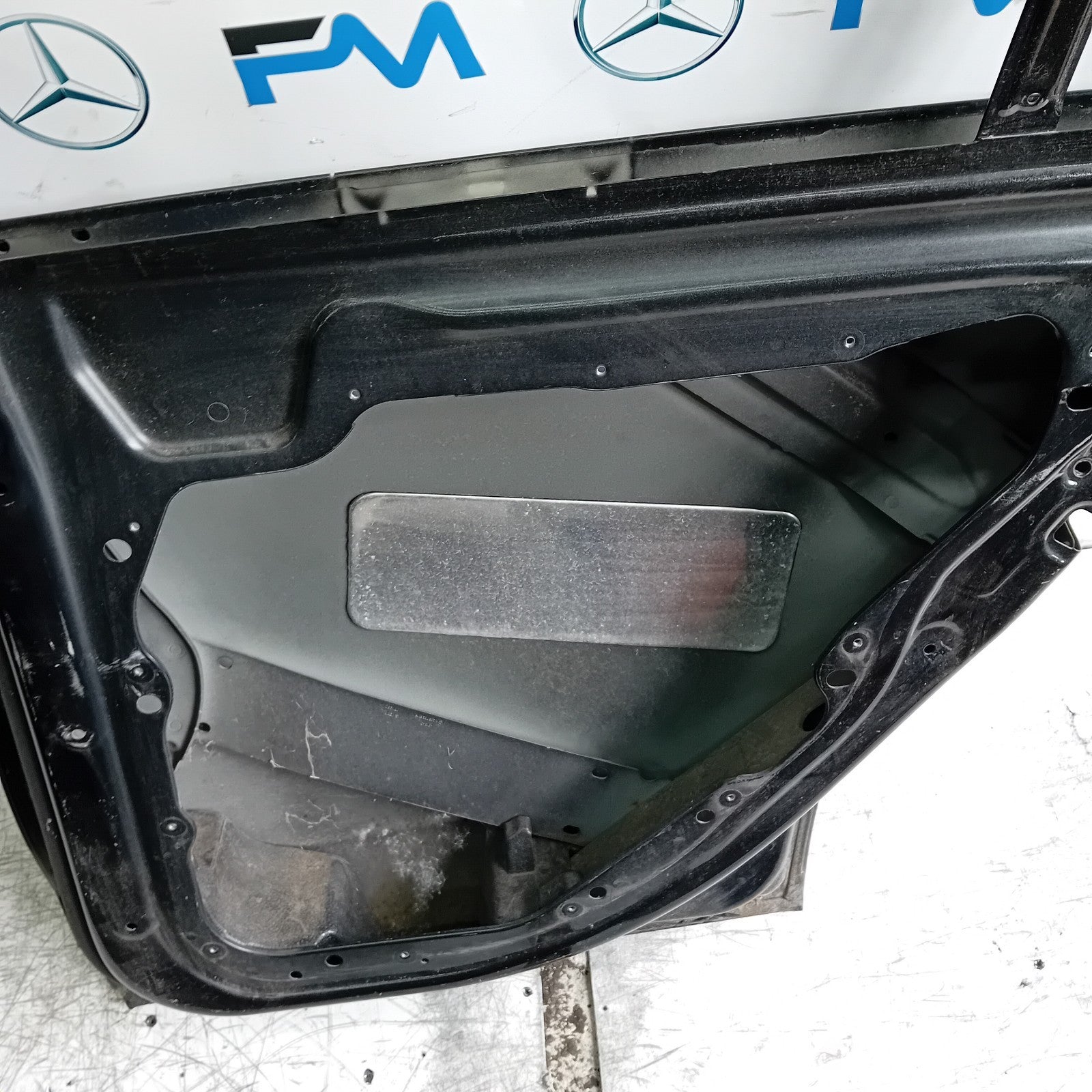MERCEDES C-CLASS W205 SLN DRIVER REAR DOOR OSR BLACK 2014 ON FMD439