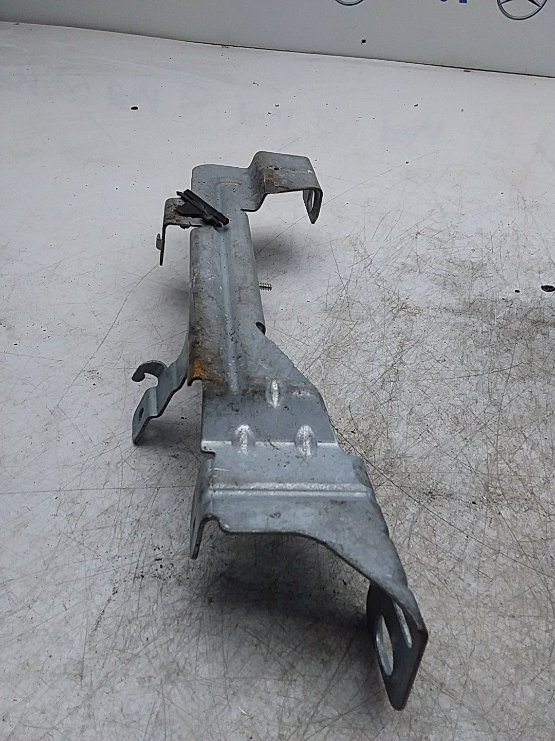 MERCEDES BENZ  C-CLASS W206 MOUNTING BRACKET A2066911100 FMR204