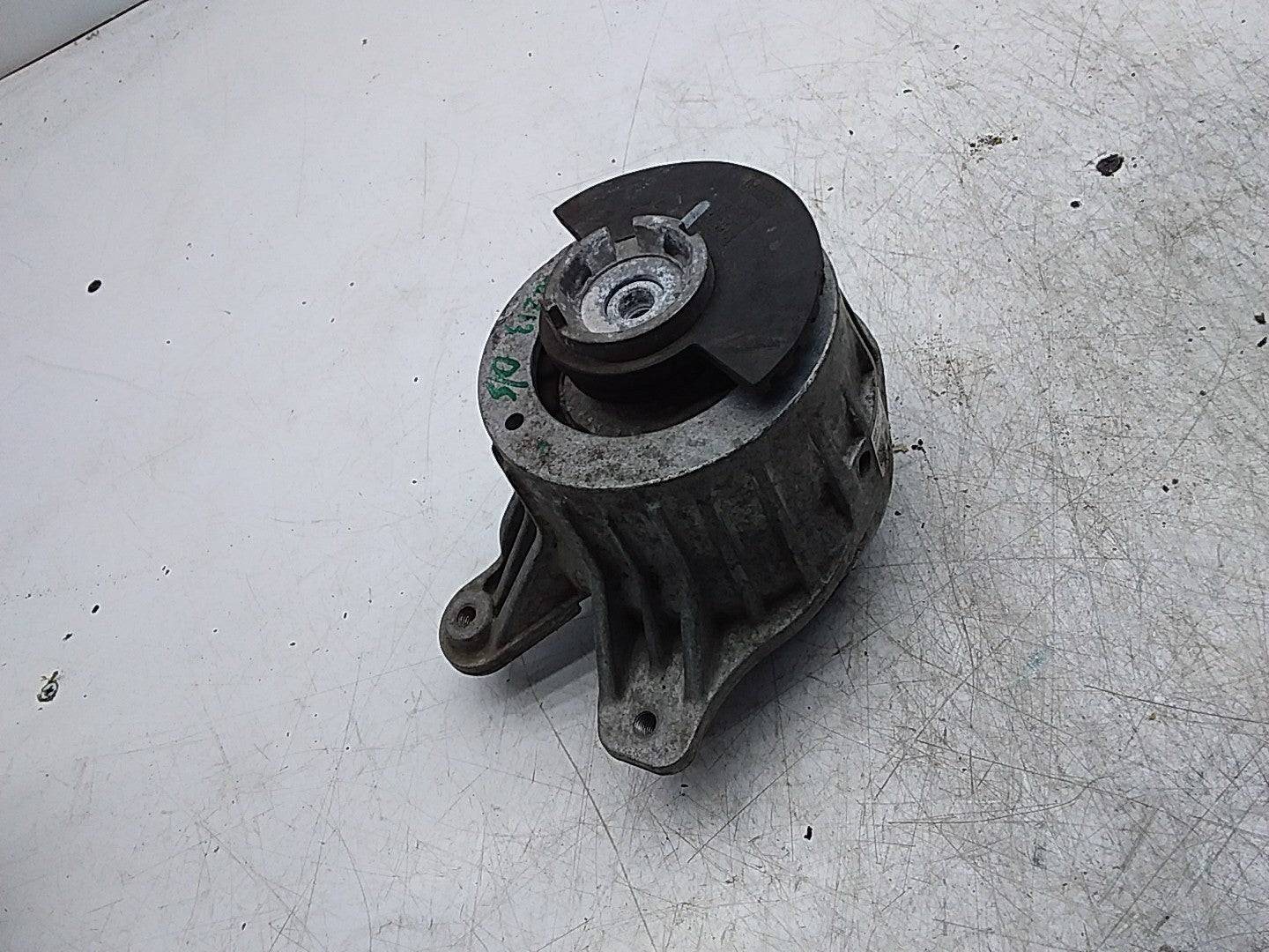 MERCEDES BENZ  E-CLASS  W213  ENGINE MOUNT RIGHT OS A2132400600 FMR344