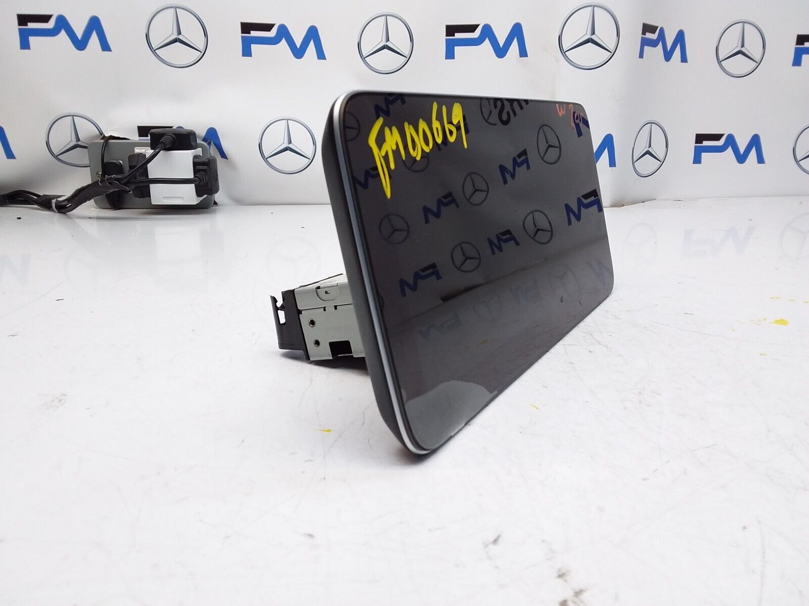 MERCEDES C-CLASS W205 COUPE 2017 SAT NAV MULTIMEDIA SCREEN A2059006945 FM00669