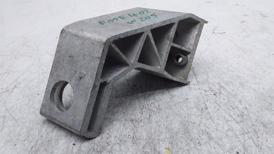 MERCEDES BENZ  C-CLASS  RADIATOR MOUNT BRACKET LEFT SIDE A2055014920 FMR402