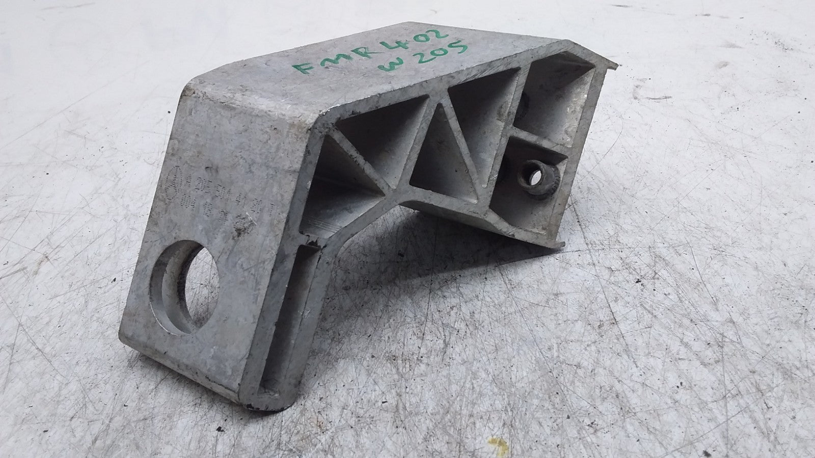 MERCEDES BENZ  C-CLASS  RADIATOR MOUNT BRACKET LEFT SIDE A2055014920 FMR402