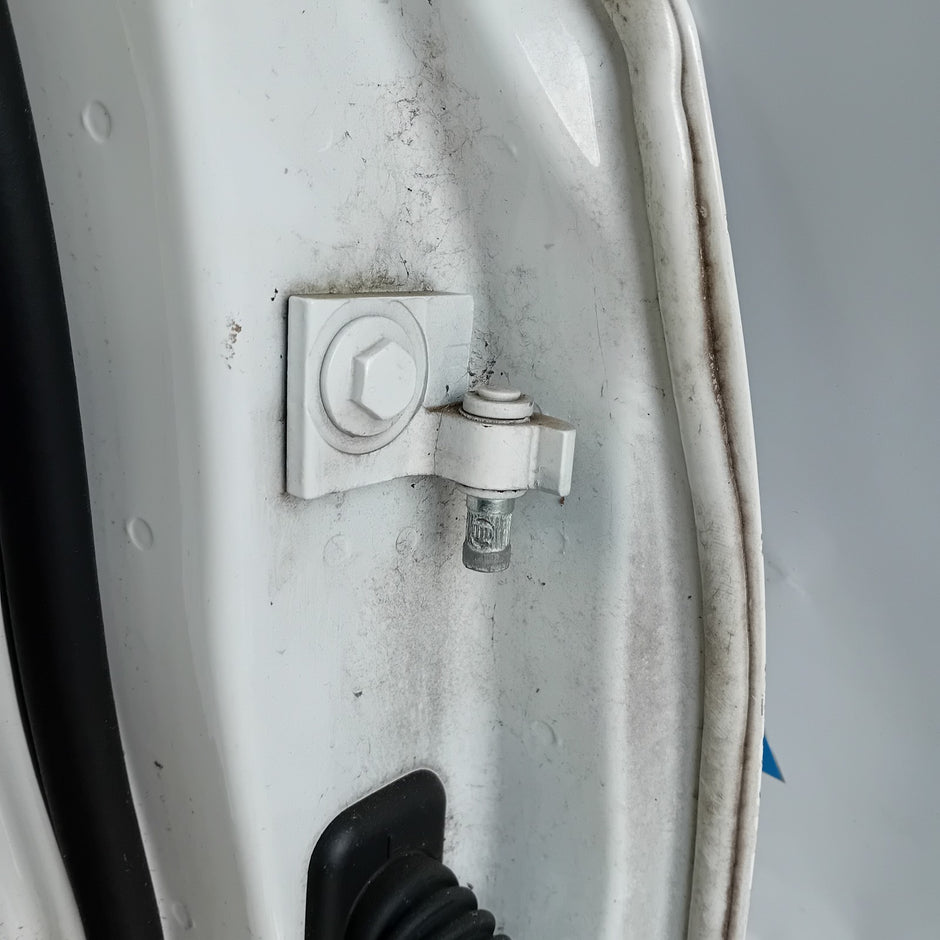 MERCEDES BENZ  A-CLASS W177 PASSENGER SIDE FRONT DOOR N/S/F COMPLETE WHITE FMD49