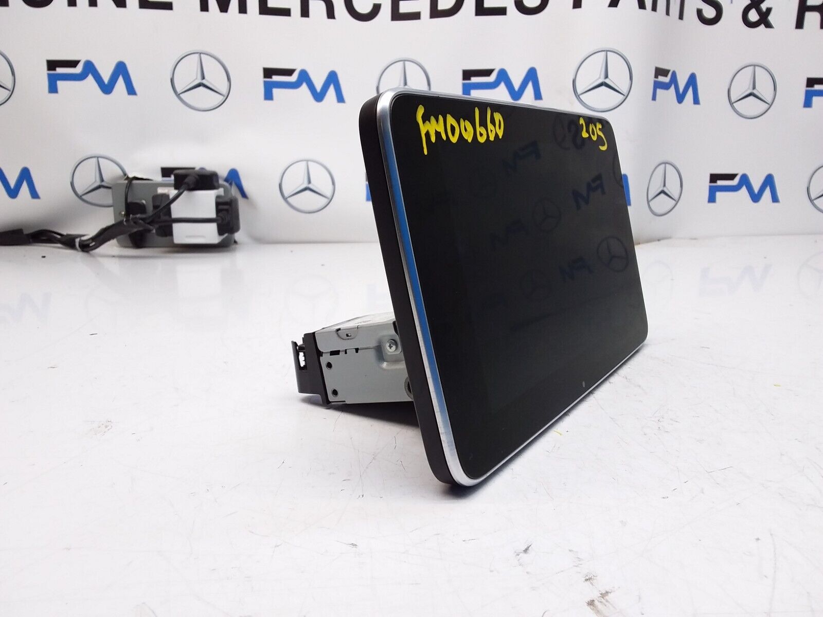 MERCEDES C-CLASS W205 2016 SAT NAV MULTIMEDIA SCREEN A2059002211 FM00660