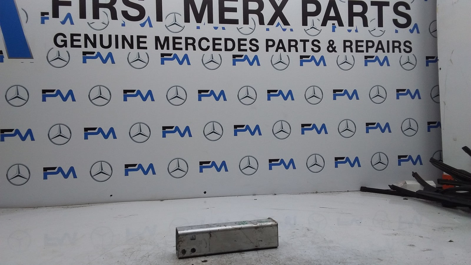 MERCEDES C-CLASS  FRONT LOWER REINFORCEMENT CRASH ABSORBER A2056203701  FMR397