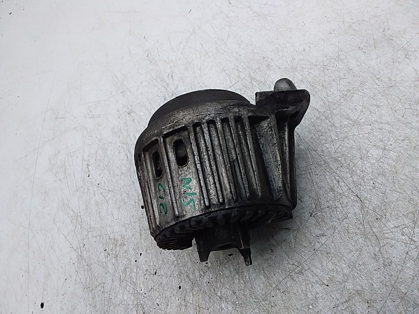 MERCEDES BENZ  E-CLASS  W212  ENGINE MOUNT LEFT NS A2122404117 FMR350