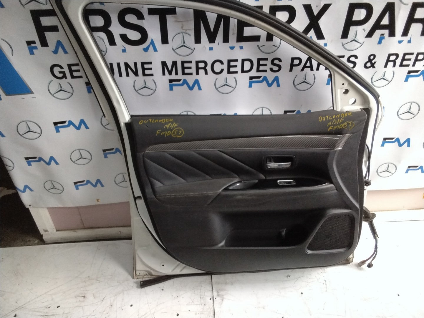 MITSUBISHI OUTLANDER PASSENGER SIDE FRONT DOOR N/S/F COMPLETE WHITE FMD57