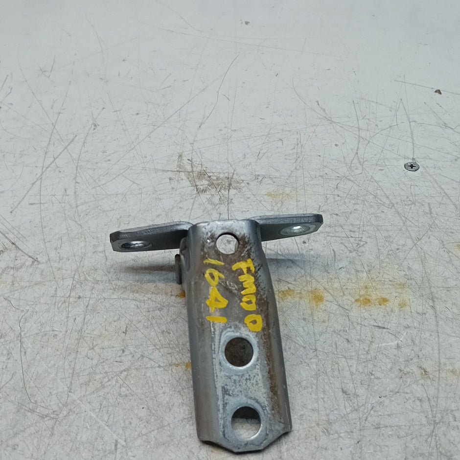 MITSUBISHI OUTLANDER MK3  FRONT DOOR HINGE PANEL E1 A046834 FM001641