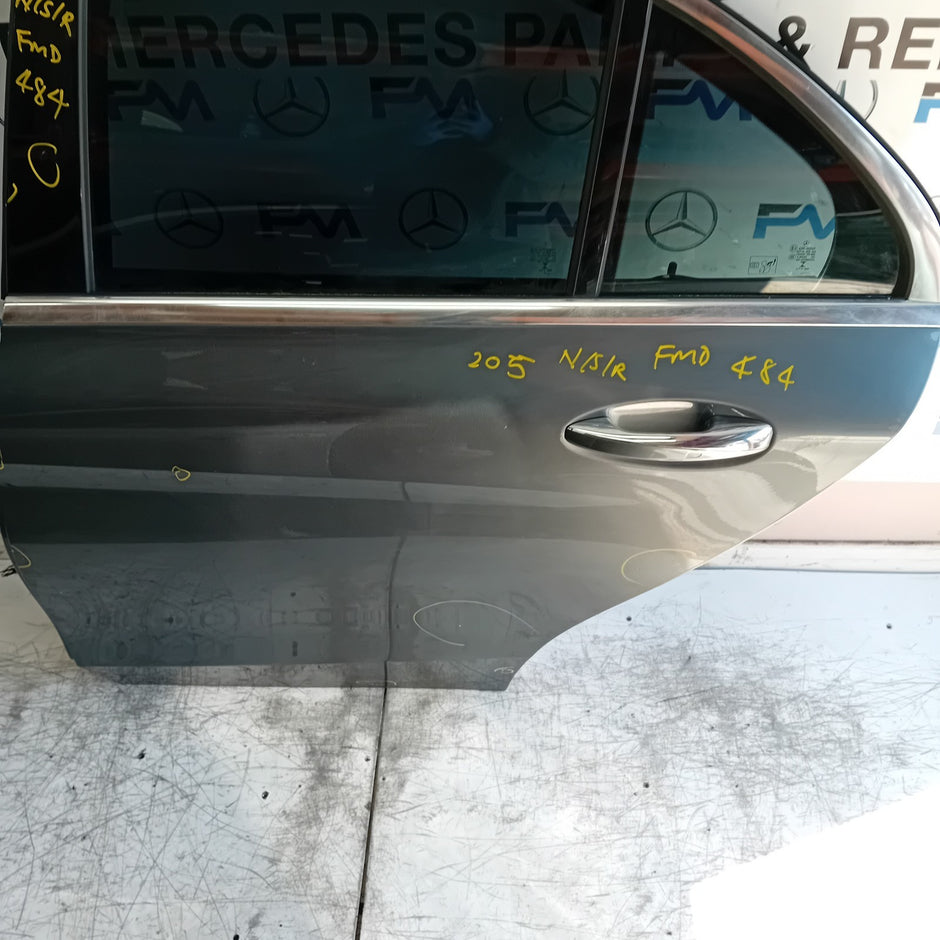 MERCEDES C-CLASS W205 PASSENGER REAR DOOR NSR GREY 2016 COMPLETE FMD484