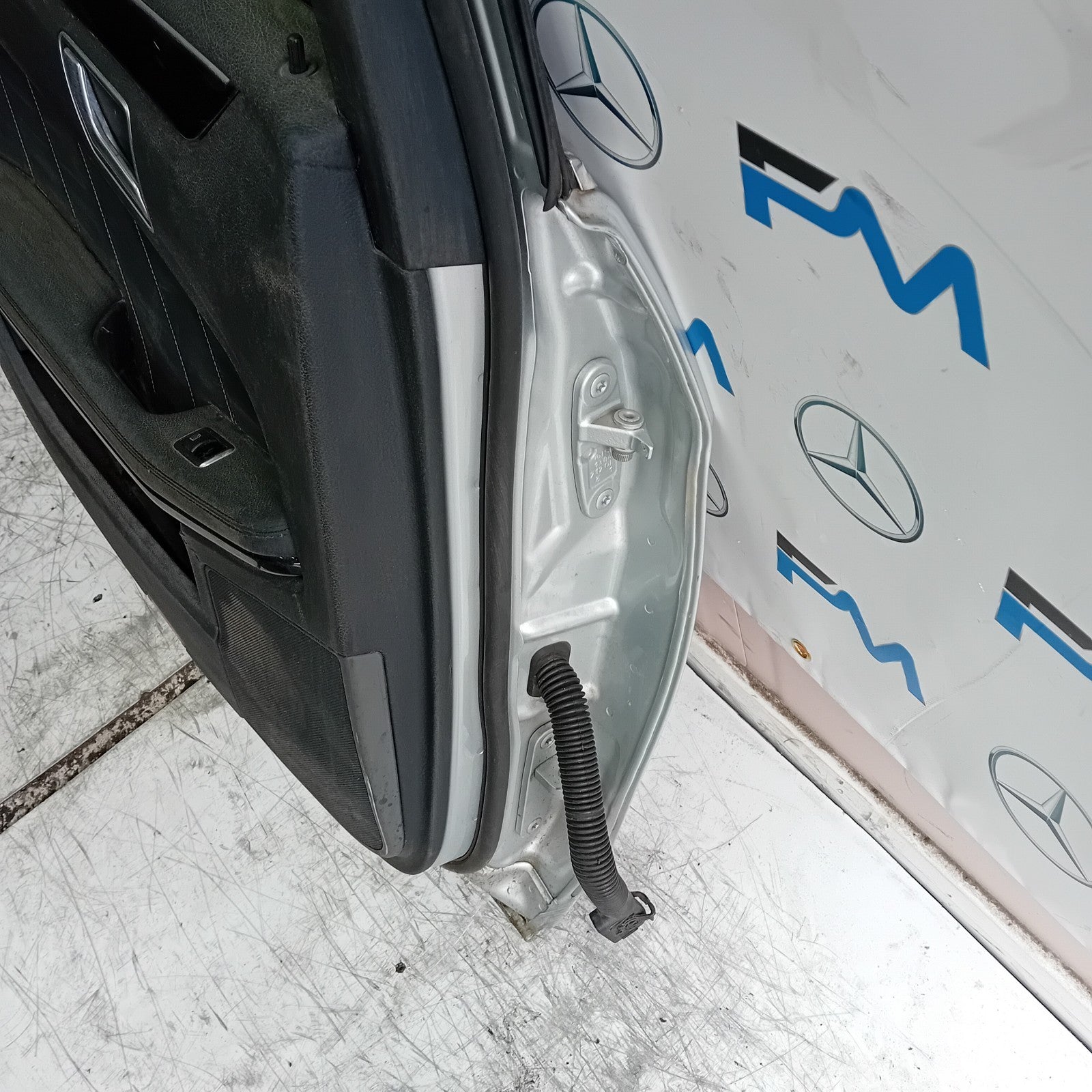 MERCEDES E-CLASS W212 DRIVER REAR DOOR OSR  2009-16 SILVER COMPLETE FMD389