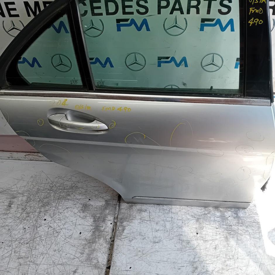 MERCEDES C-CLASS W204 SLN DRIVER REAR DOOR OSR 2011 SILVER COMPLETE FMD490