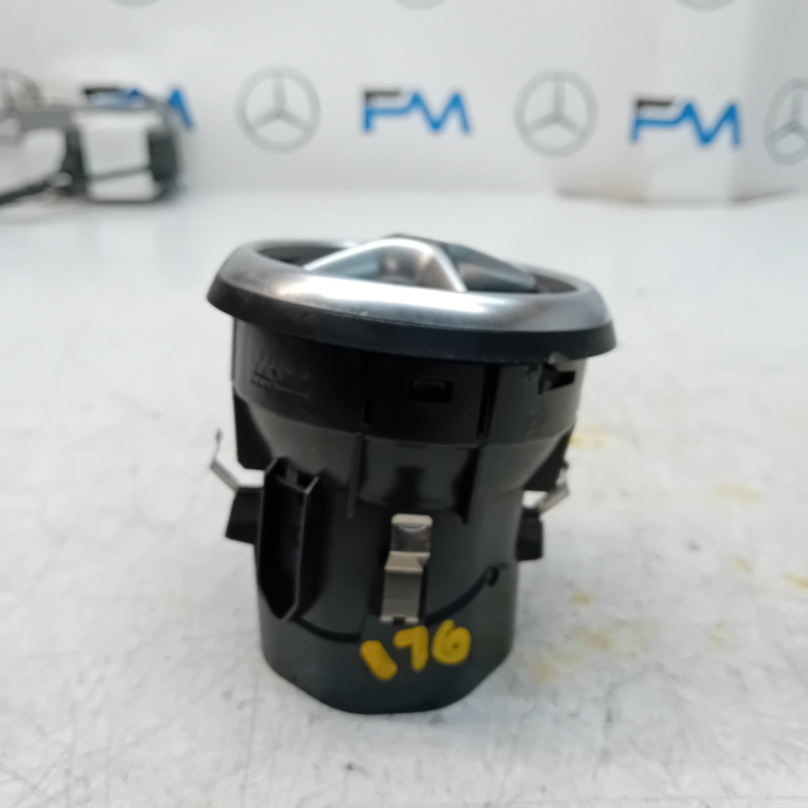MERCEDES BENZ A-CLASS W176 DASHBOARD AIR VENT 2015 A1768300354 FM001490