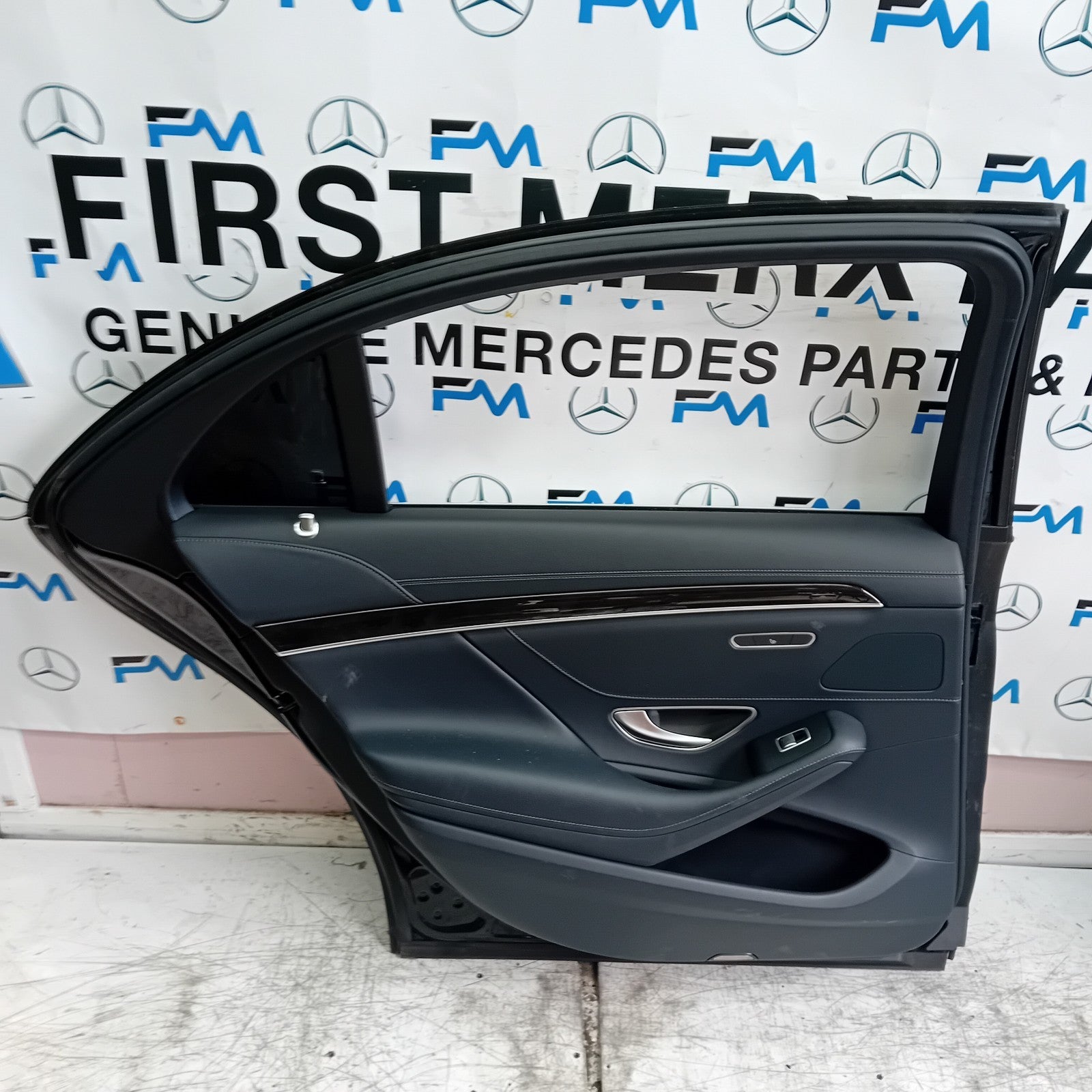 MERCEDES S-CLASS W222 SLN PASSENGER REAR DOOR NSR BLACK 2014 ON COMPLETE FMD295