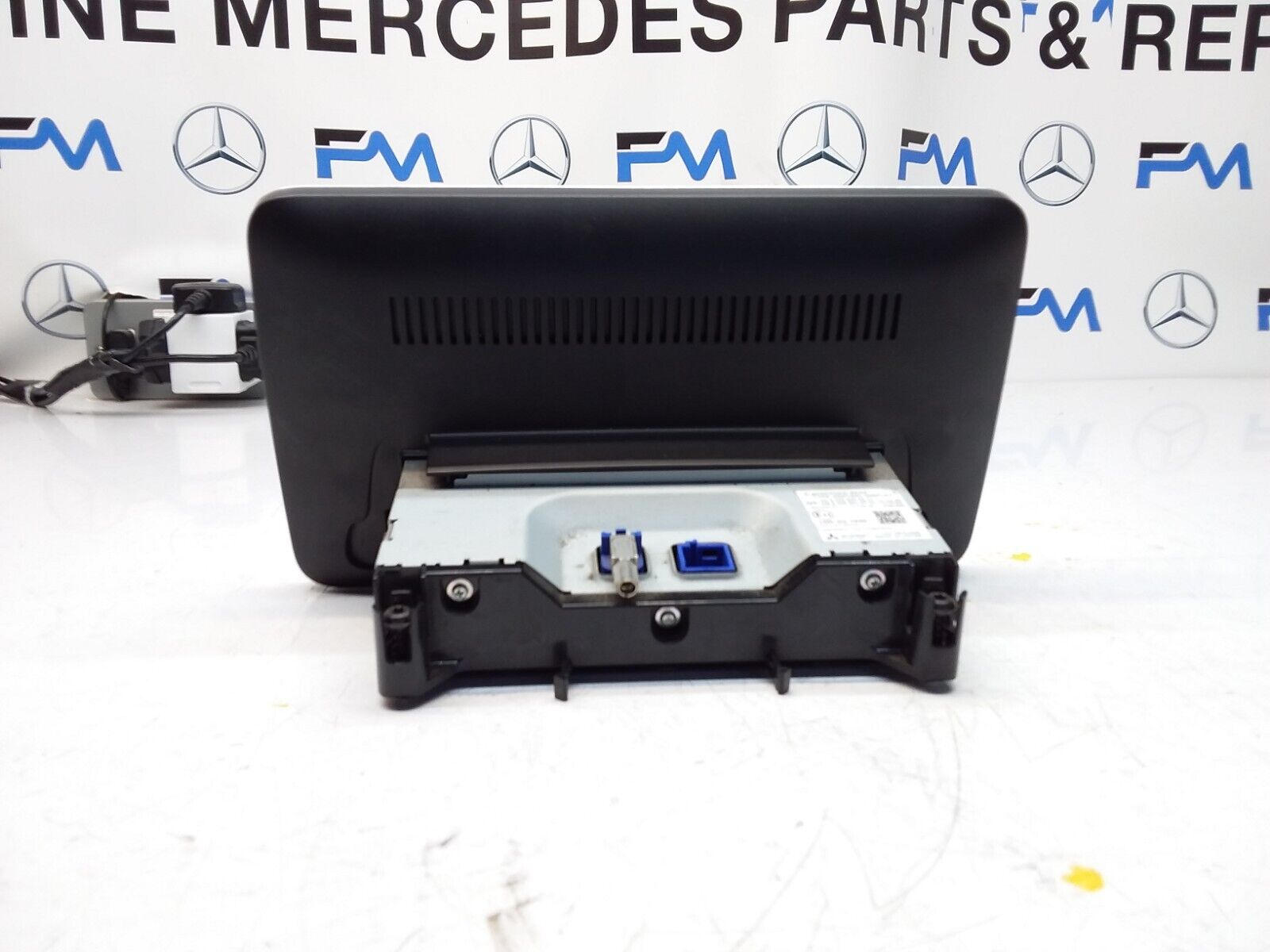 MERCEDES C-CLASS W205 2016 SAT NAV MULTIMEDIA SCREEN A2059002211 FM00671