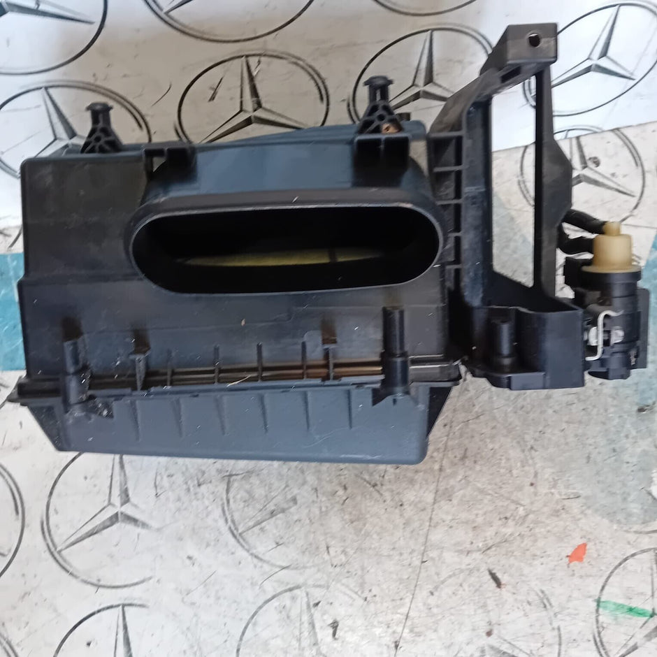 MERCEDES BENZ A CLASS W176 2015 1.5 DIESEL AIR FILTER BOX HOUSING A6070900301