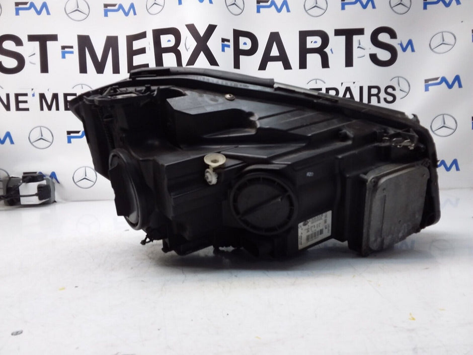 2016 MERCEDES A-CLASS W176 HEADLIGHT PASSENGER NS A1768202961 FMH114 (Damaged)