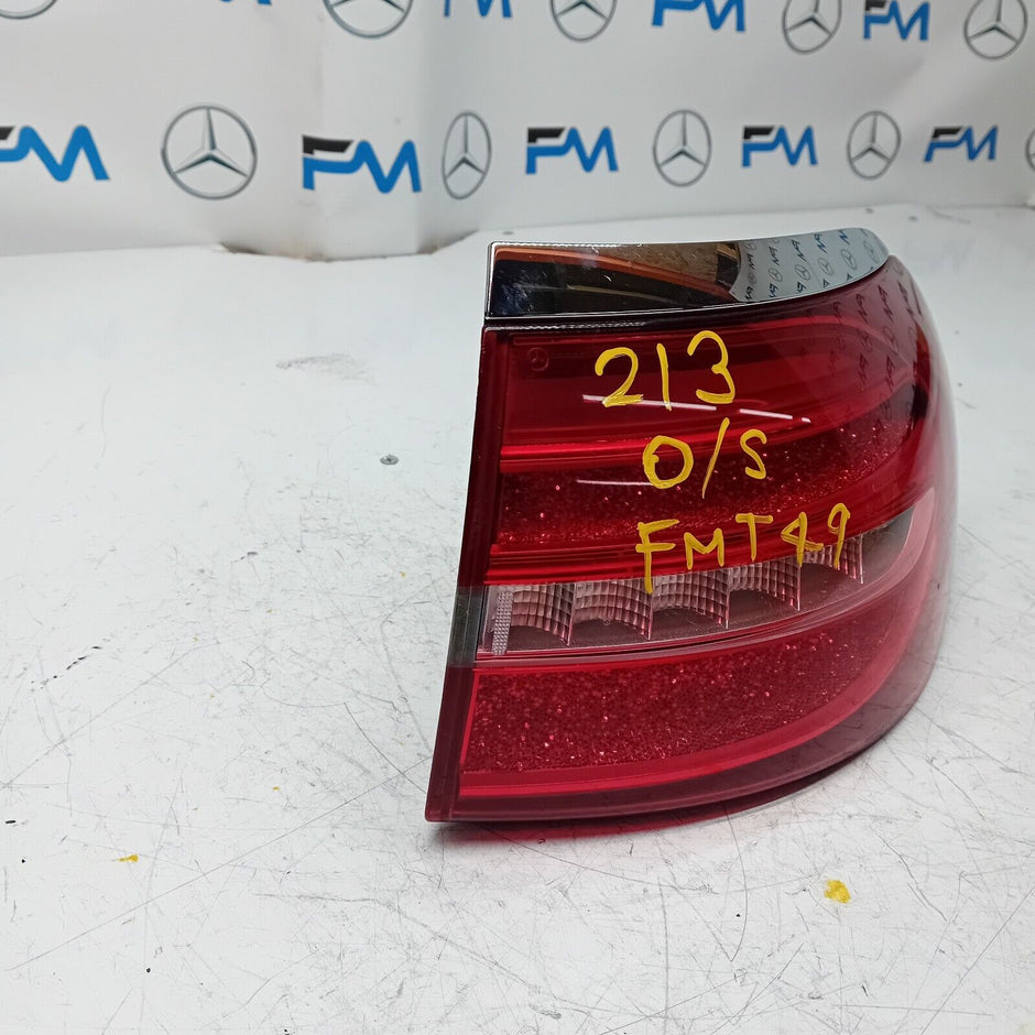 MERCEDES E-CLASS W213 2016 REAR DRIVER O/S TAIL LIGHT FMT49. (DAMAGED)