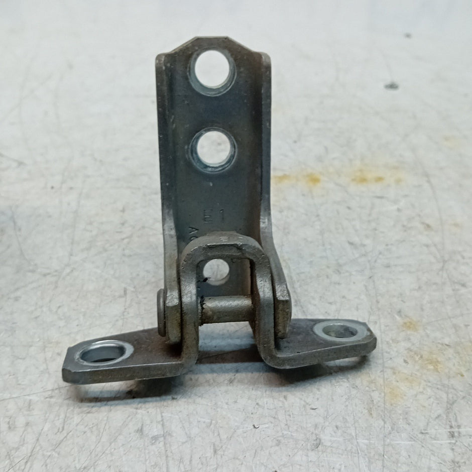 MITSUBISHI OUTLANDER MK3  FRONT DOOR HINGE PANEL E1 A046834 FM001645