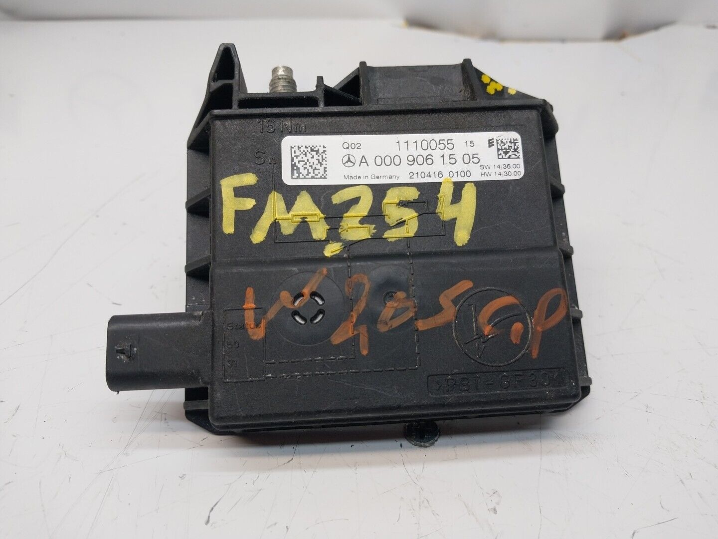 Mercedes W213 W205 W218 W238 W253 Negative Battery Tray Clamp A0009061505FM00254